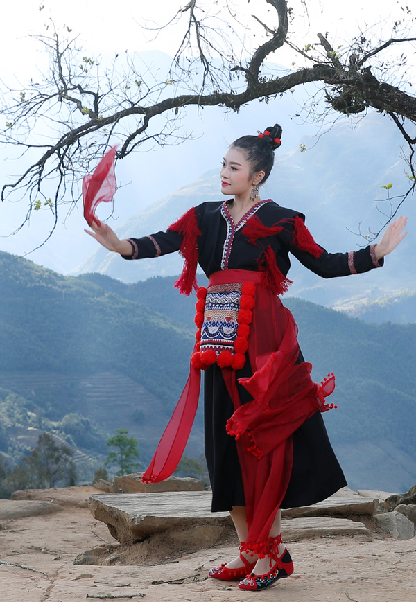 Sao mai Nguyễn Thu Hằng trình làng MV “Nhà em ở lưng đồi”